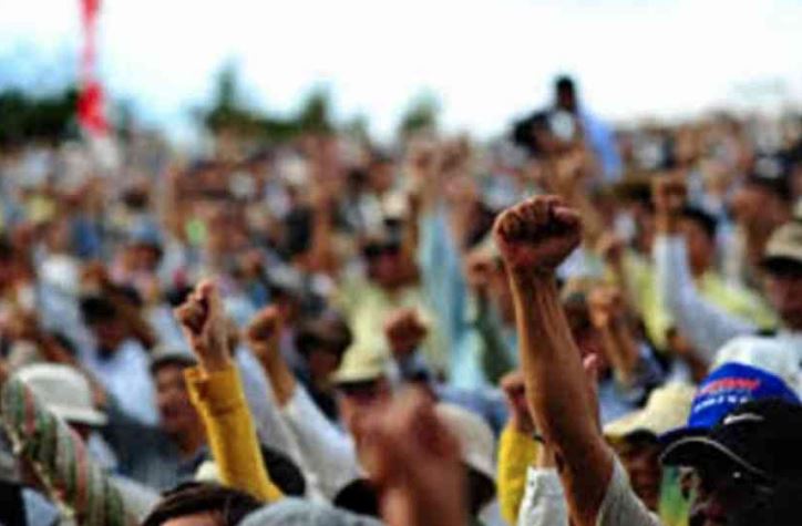 सरकार शिक्षाकर्मी पर एस्मा लागू करने की तैयारी में, शिक्षाकर्मियों ने दिखाया कोर्ट का फैसला