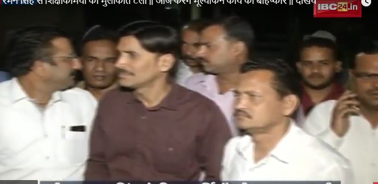 शिक्षाकर्मियों ने पहले दिन नहीं जांची बोर्ड की कॉपियां