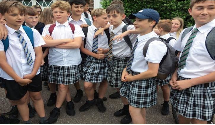 अब लड़के भी पहनेंगे लड़कियों की तरह स्कर्ट