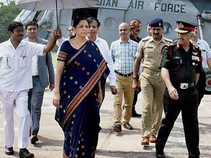 रक्षा मंत्री निर्मला सीतारमण पहुंची रायपुर