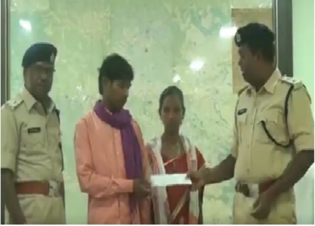 हेलीकॉप्टर को निशाना बनाने में माहिर माओवादी का सरेंडर, 29 जवानों की हत्या का भी आरोपी