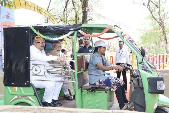 रमन ने साझा की पीएम मोदी के छत्तीसगढ़ दौरे की तस्वीरें