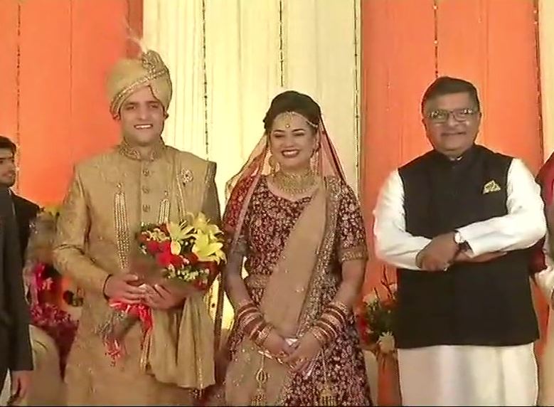 टीना डाबी के वेडिंग रिसेप्शन में बधाई देने पहुंचे राजनेता