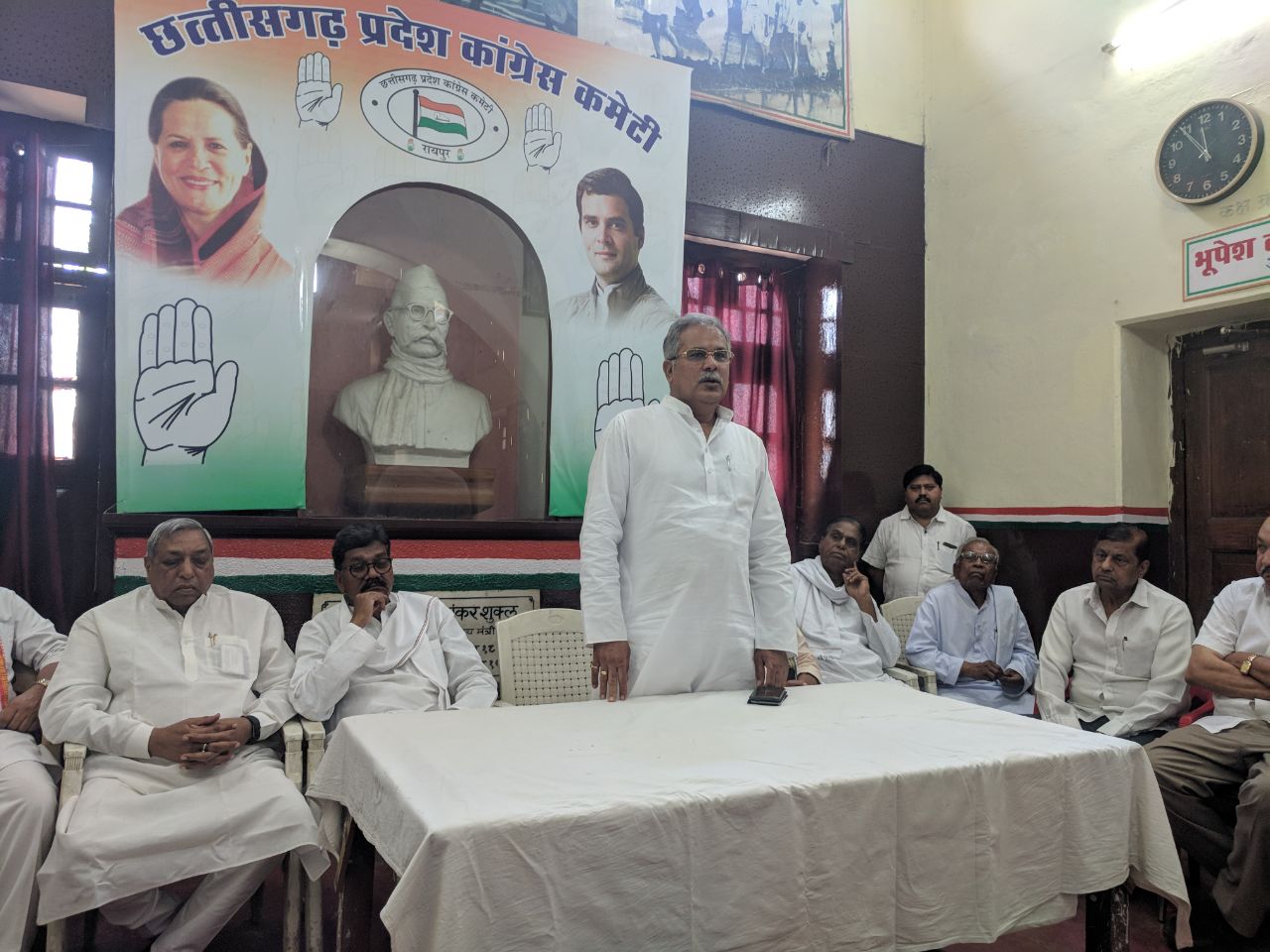 मिशन 2018 के लिए जुटे कांग्रेस बीजेपी के दिग्गज नेता, आगामी कार्यक्रमों पर चर्चा