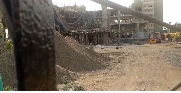 निर्माणाधीन बिल्डिंग का छज्जा गिरा,एक मजदूर की मौत, 3 घायल