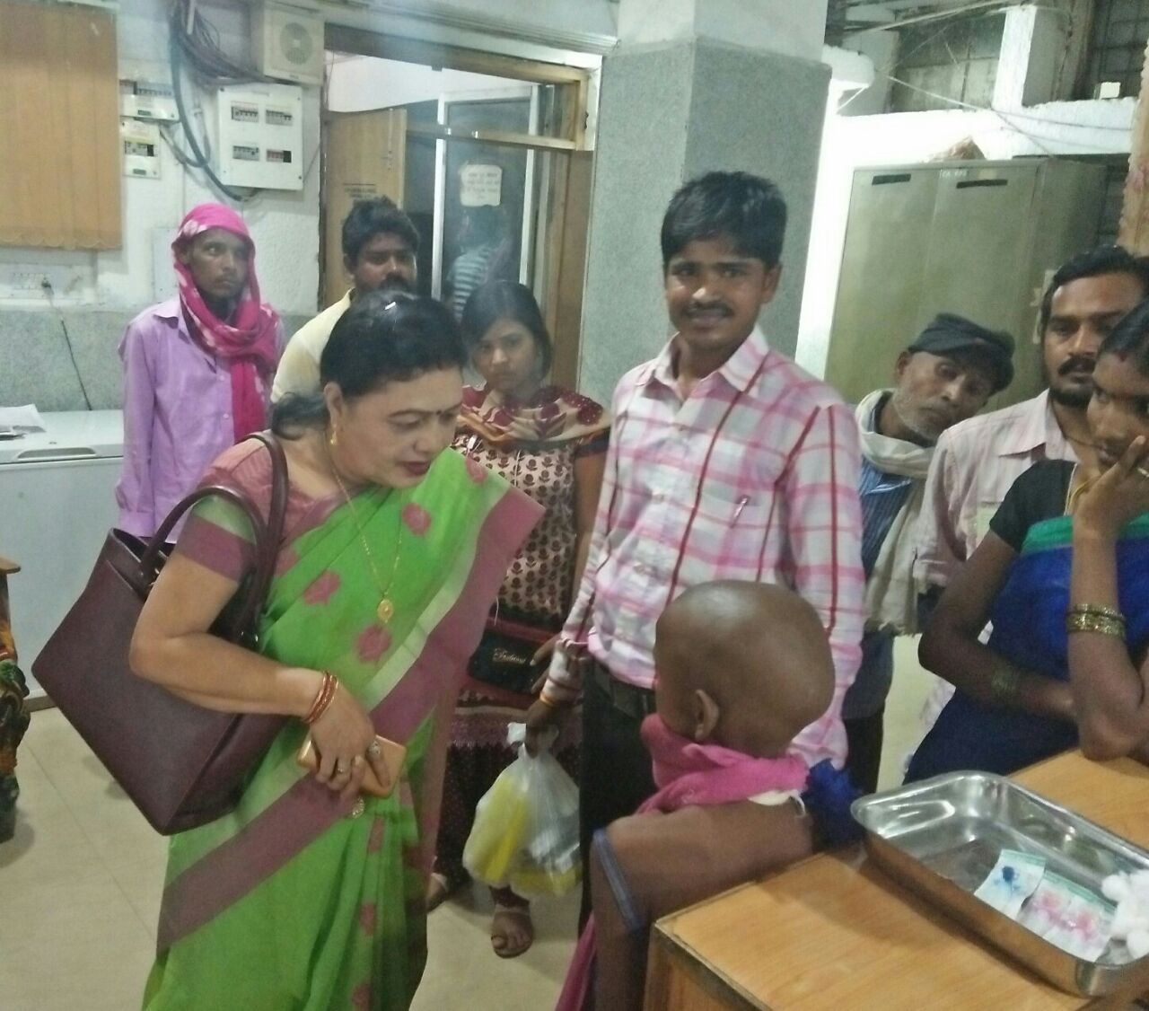 बाल आयोग अध्यक्ष ने कैंसर पीड़ित बच्चियों  से की मुलाक़ात 