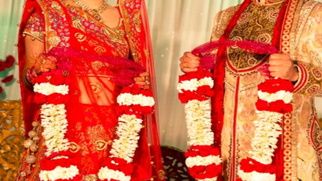दुल्हन ने दूल्हे की जगह दूसरे को पहनाई वरमाला.. फिर क्या हुआ जानिए पूरा माजरा