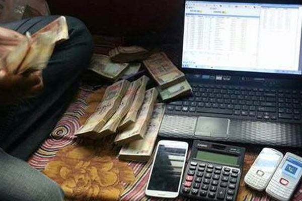 राजधानी में आईपीएल सट्टा लगाते  2 बुकी गिरफ्तार