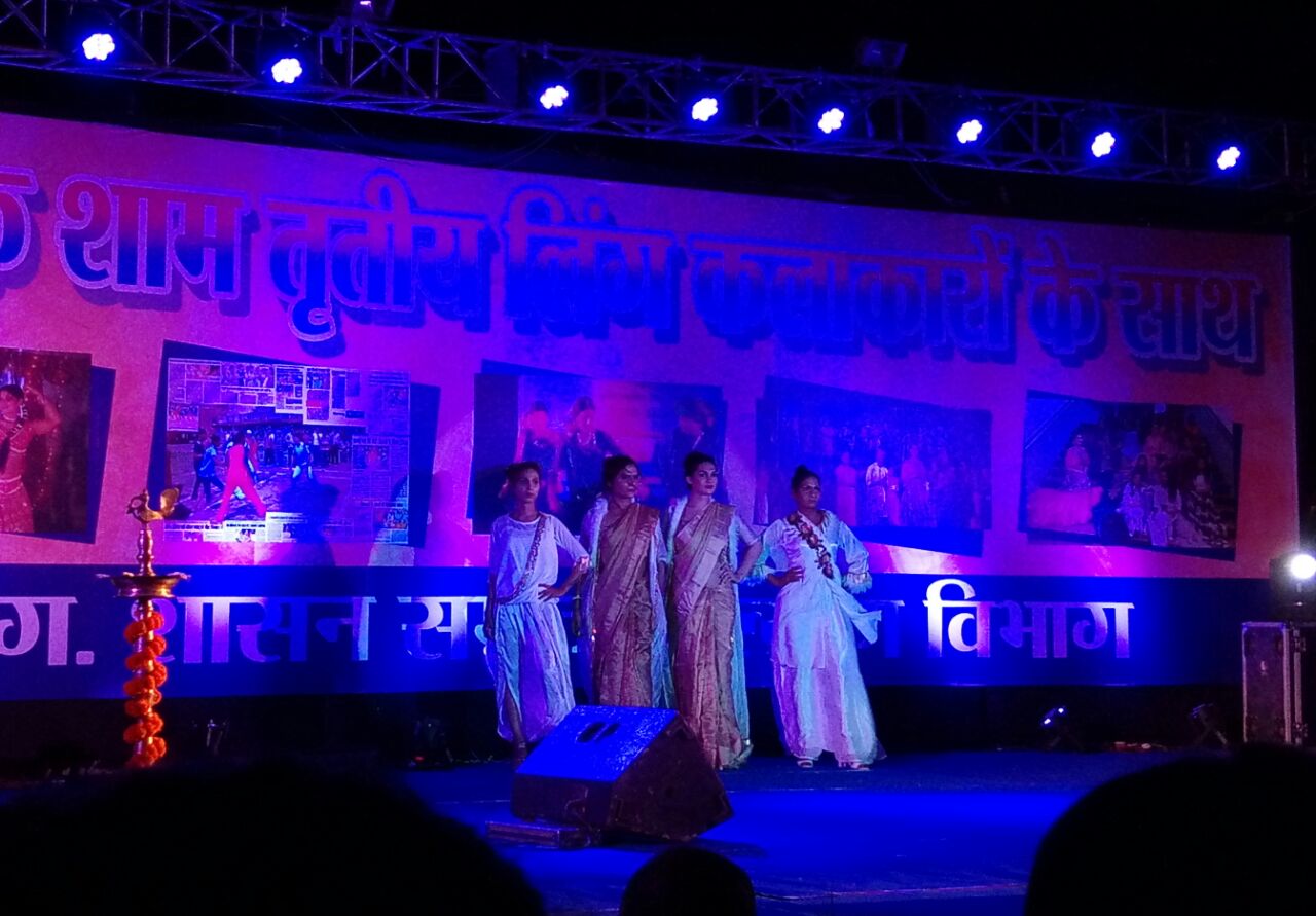 अनोखा फैशन शो एक शाम तृतीय लिंग कलाकारों के नाम