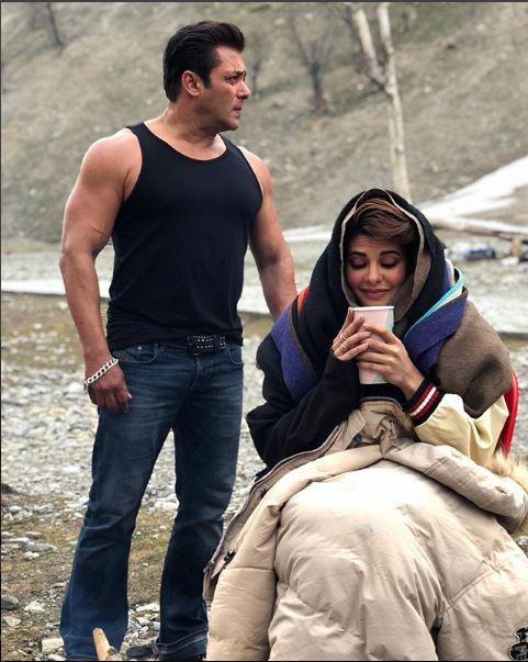 कश्मीर की ठंडी वादियों में सलमान और जैकलिन का हॉट अंदाज