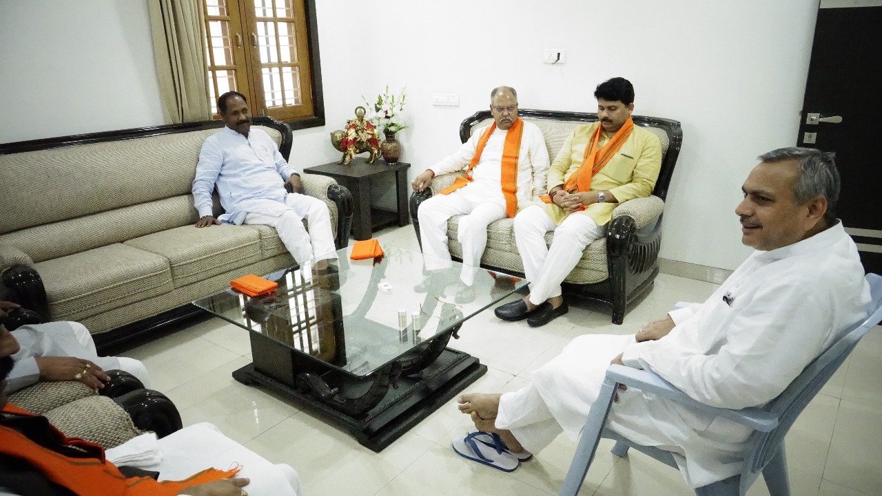 मप्र बीजेपी अध्यक्ष राकेश सिंह रायपुर में, सौदान-धरम से मिले