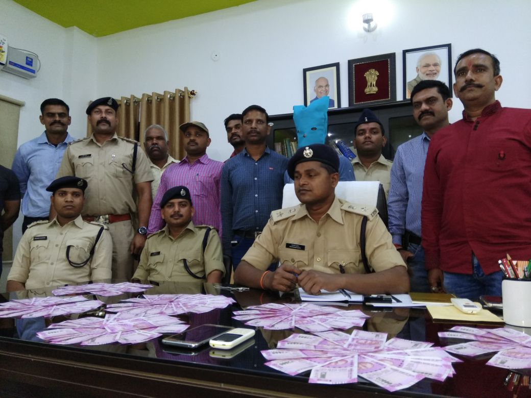 नकली नोट खपाने की फिराक में बांग्लादेशी सपड़ाया