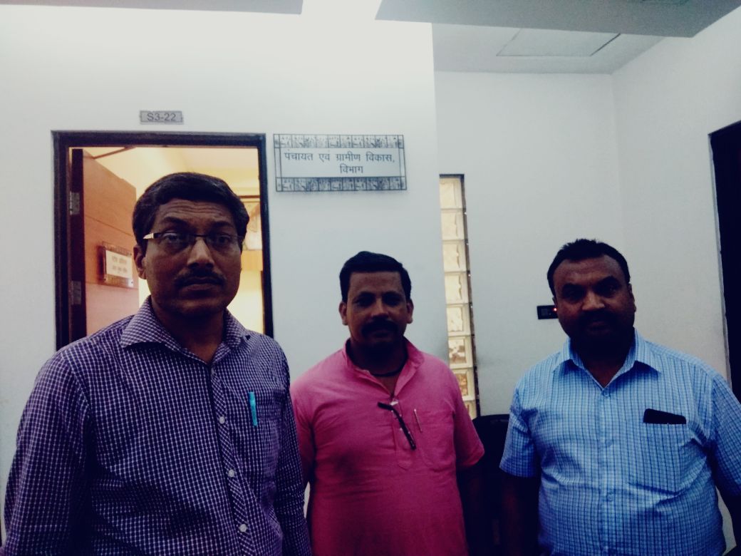 अपर मुख्य सचिव से मिले शिक्षाकर्मी, मांगा लाइब्रेरियन के पद पर प्रमोशन 