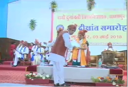 गोल्ड और डिग्री पाकर रानी दुर्गावती विवि के स्टूडेंट्स के खिले चेहरे, IBC 24 के शिरीष को पीएचडी