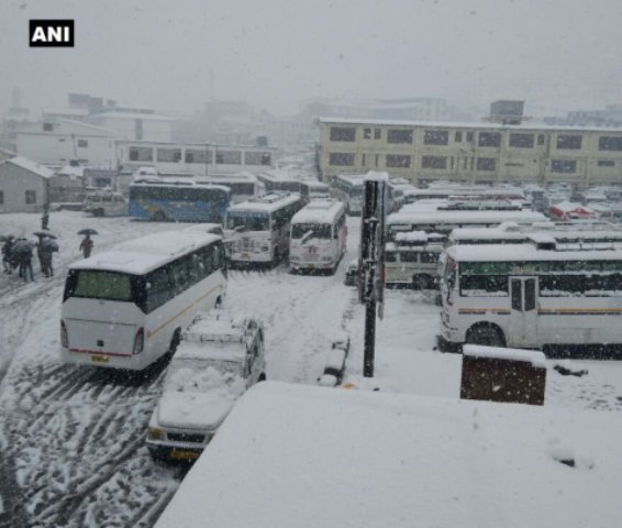 बद्रीनाथ में 12 साल बाद मई माह में बर्फबारी, मैदानी क्षेत्रों में आंधी तूफान का दौर जारी