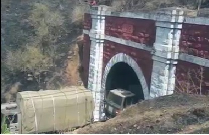 सेना की मालवाहक मालगाड़ी में भीषण आग, 4 ट्रक जलकर खाक