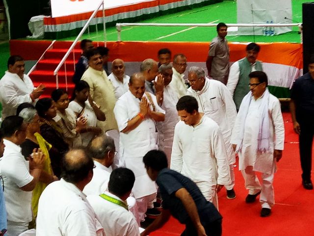 राहुल की सभा में देर से पहुंची रेणु जोगी, कांग्रेस अध्यक्ष ने नहीं लिया नाम