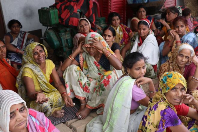 जहरीली शराब पीने से 12 की मौत, कई की हालत नाजुक