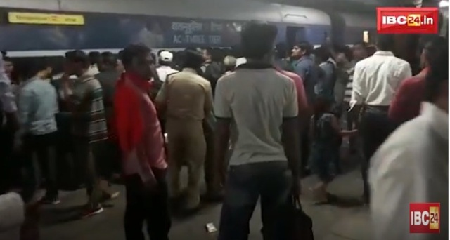 लिंक एक्सप्रेस में आग, यात्रियों में भगदड़