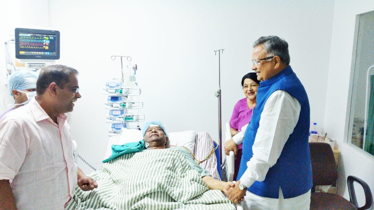 जोगी को देखने पहुंचे रमन, छजकां सुप्रीमो ने कहा- जहां विकास यात्रा, वहां होगी मेरी जवाबी यात्रा