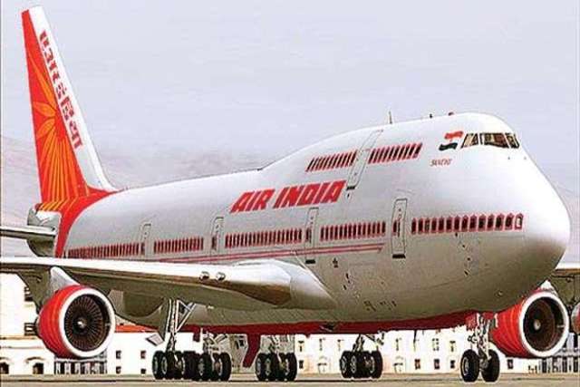 सफर में सेक्स और शराब का कॉकटेल, पीएम और मंत्री तक पहुंची एयर होस्टेस