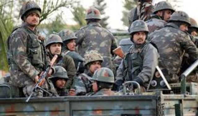 जम्मू-कश्मीर में घुसे दर्जनभर आतंकवादी, दिल्ली तक अलर्ट