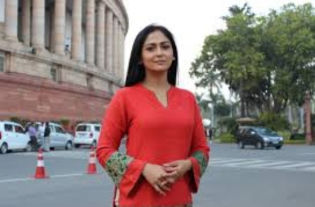 दिग्विजय की पत्नी अमृता ने रेलवे को लेकर उठाया सवाल, फेसबुक पर ये लिखा