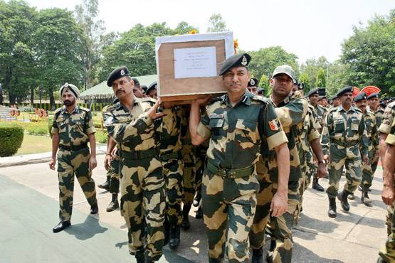 परिवार इंतज़ार कर रहा था सेहरा बांधने का, तिरंगे में लिपट कर आया पार्थिव शरीर