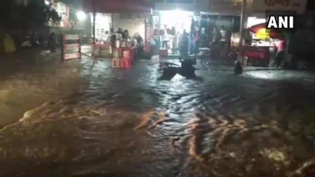 महाराष्ट्र में प्री-मानसून का कहर, 13 की मौत, मुंबई में घर से न निकलने की सलाह