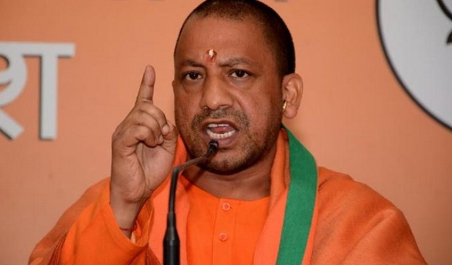 योगी आदित्यनाथ ने दो कलेक्टर्स को किया निलंबित, ये थे आरोप