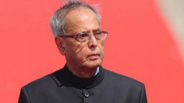 संघ संस्थापक हेडगेवार के घर पहुंचे प्रणब, बताया भारत का महान सपूत