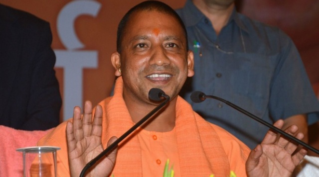 योगी आदित्यनाथ ने 10वीं टॉपर को दिया था 1 लाख का चेक, बाउंस