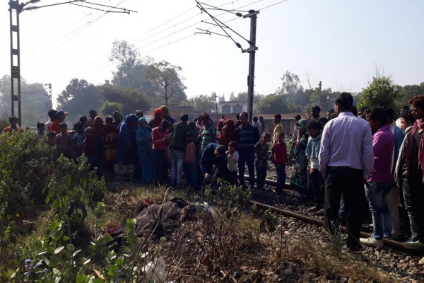 ट्रैक पर अचानक आई ट्रेन, 4 महिलाओं की दर्दनाक मौत, दो ने कूदकर बचाई जान