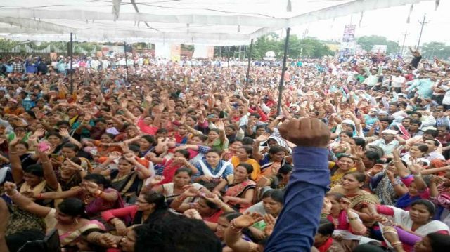 संविलियन की घोषणा पर शिक्षाकर्मियों ने जताई खुशी, ये कहा