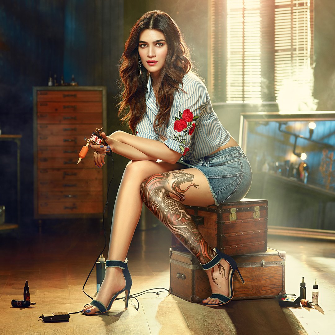 हॉउसफुल परिवार में हुआ कृति सेनन का दिल खोलकर स्वागत