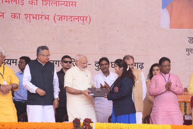छत्तीसगढ़ को सौगातें देकर नई दिल्ली रवाना हुए मोदी