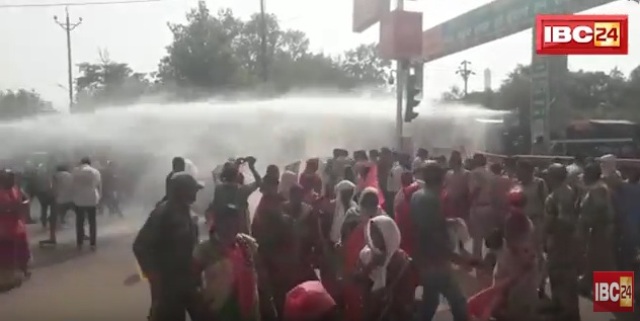 जोगी कांग्रेस कार्यकर्ताओं पर पानी की बौछारें, पुलिस से झूमाझटकी, देखिए वीडियो