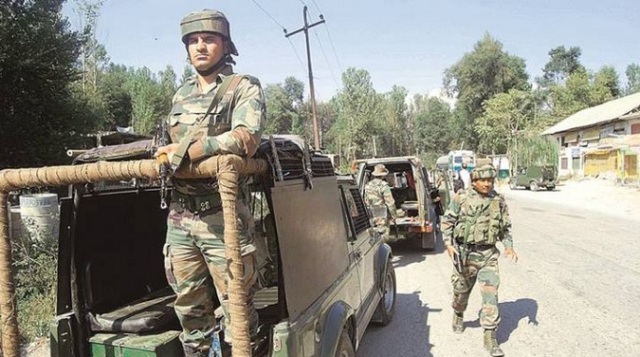 कैंसर पीड़ित महिला के लिए सीआरपीएफ जवानों ने रोजा तोड़ कर किया रक्तदान