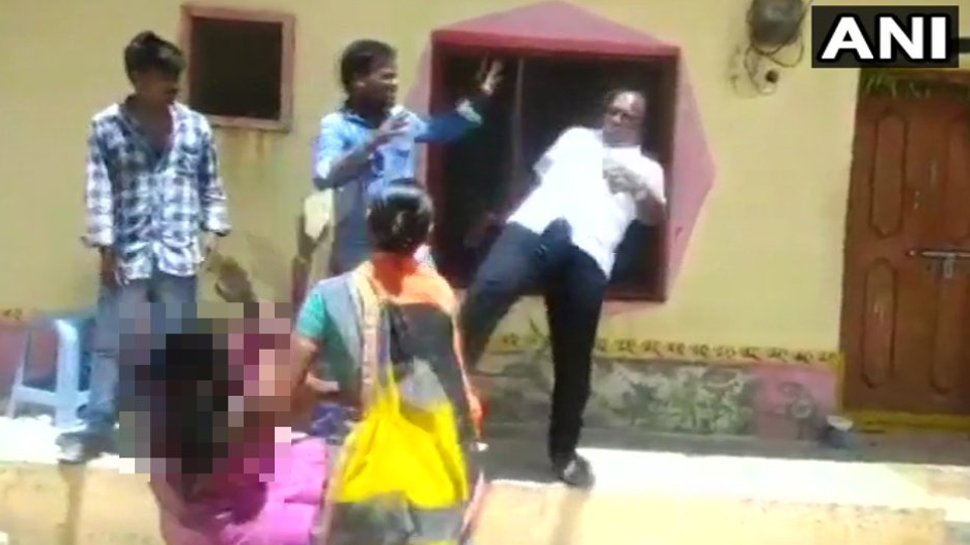 TRS नेता इम्मादी गोपी ने महिला को मारी लात, वीडियो वायरल