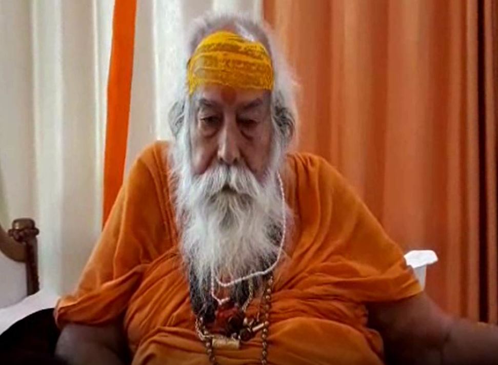 शंकराचार्य स्वरूपानंद ने कहा शनि का प्रकोप हो गया है दाती महाराज पर