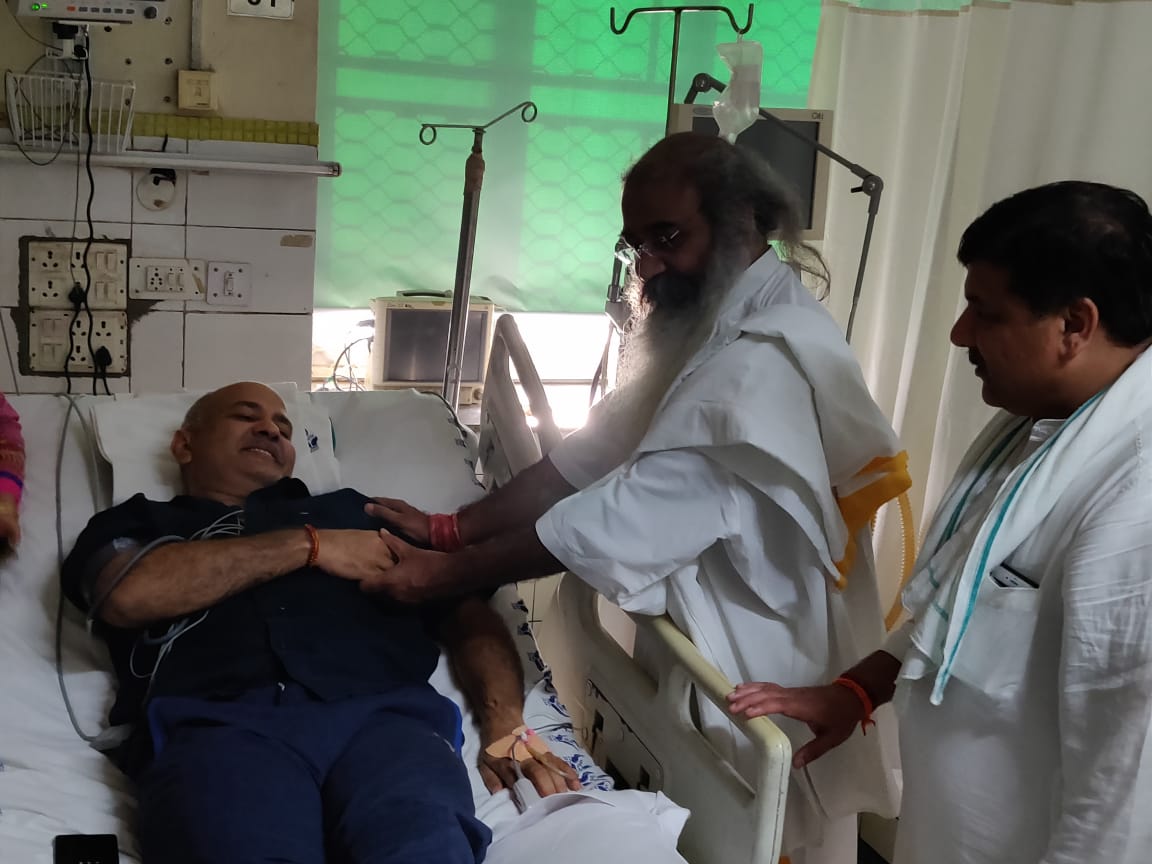 अनशन पर बैठे मनीष सिसोदिया की भी तबियत बिगड़ी, चेकअप के बाद छुट्टी