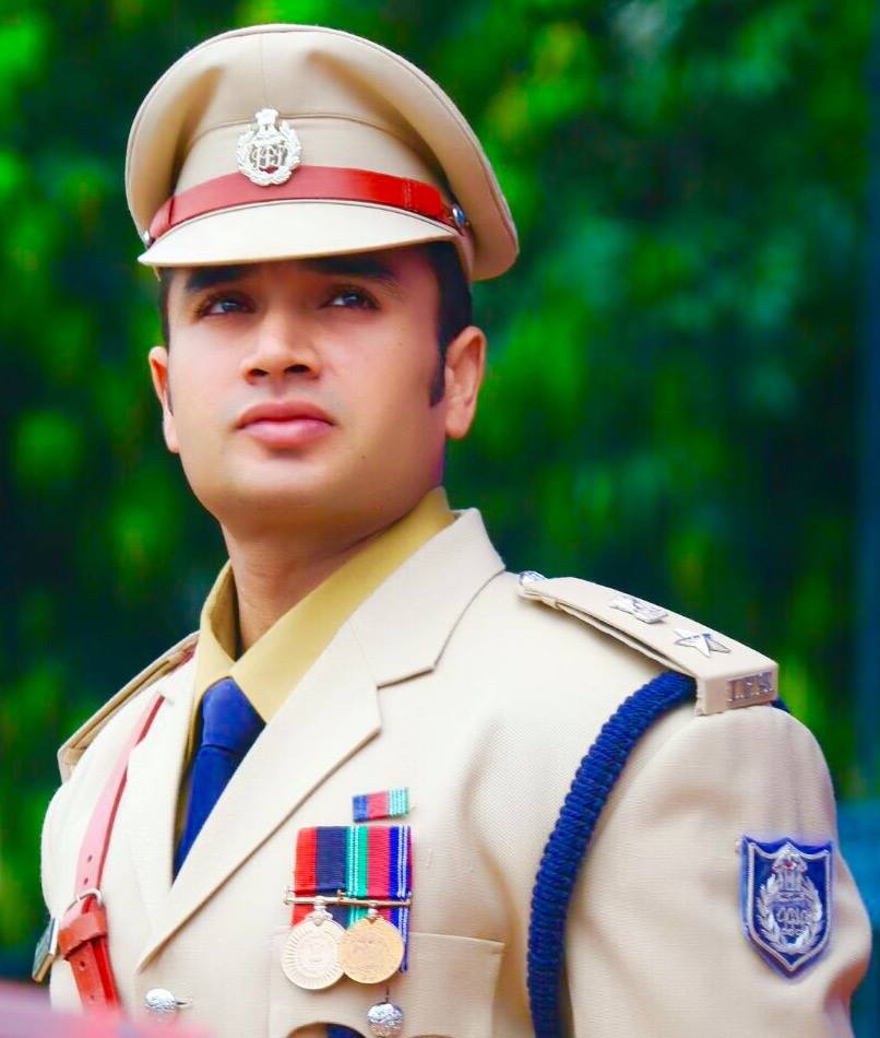 ऐसी दीवानी देखिए उज्जैन एसपी की, पंजाब से मिलने पहुंची युवती… जानिए पूरा माजरा