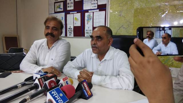 डीजीपी उपाध्याय ने कहा- पुलिस परिवार को भड़काने वालों की जानकारी, कर रहे हैं चर्चा