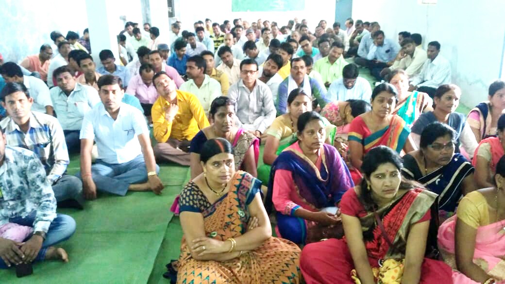 संविलियन के फैसले का स्वागत लेकिन वेतन विसंगति से नाखुश हैं शिक्षाकर्मी