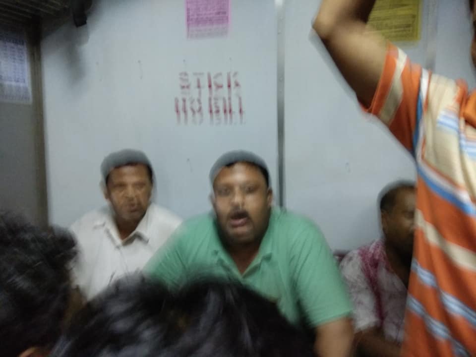 ट्रेन में महिला यात्री के पहनावे पर आपत्तिजनक टिप्पणी, वायरल हो रहा वीडियो