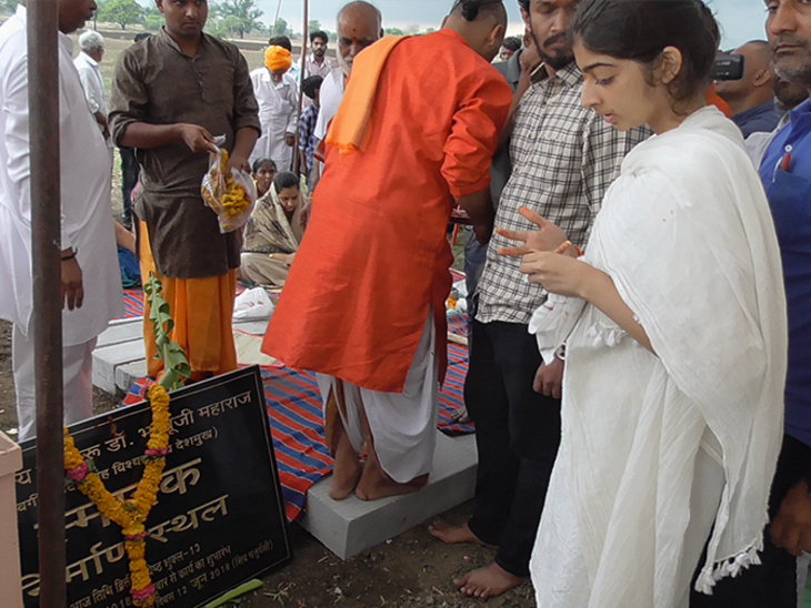 भय्यूजी महाराज खुदकुशी मामले में नया मोड़ ,डीआईजी को मिला 11 पन्नों का गुमनाम पत्र