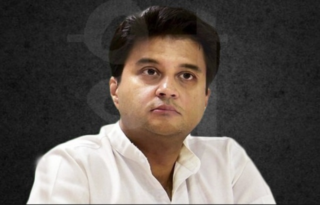 प्रभात झा ने ज्योतिरादित्य पर लगाया सरकारी और आदिवासियों की जमीन कब्जाने का आरोप