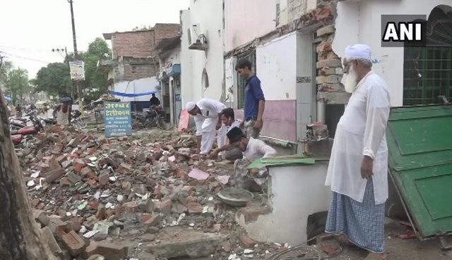 कुंभ मेले के लिए मुस्लिमों ने खुद तोड़ा मस्जिद का एक हिस्सा, पेश की मिसाल