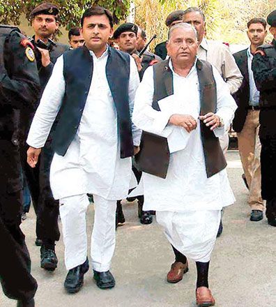 अखिलेश खोलेंगे होटल और मुलायम बनाएंगे लाइब्रेरी, जानिए माजरा