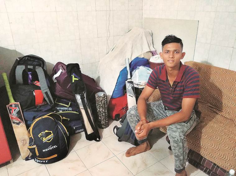 कठिनाइयों से भरा रहा अंडर 19 के इस खिलाड़ी का सफर.. कभी भूखा सोया तो कभी बेची पानीपूरी